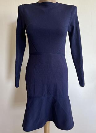 Красива сукня zara knit – темно-синя в’язана сукня з довгим рукавом та цікавими елементами, круглим вирізом та приталеним силуетом. розмір m