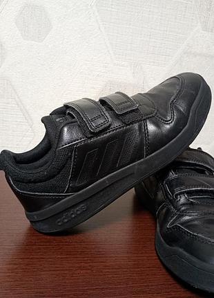 Осінні кросівки adidas