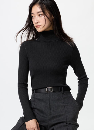 Чорний базовий гольф з вовни мериноса від uniqlo, 100% вовна