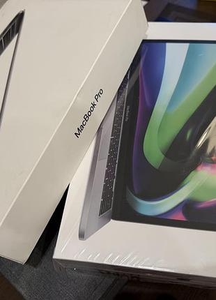 Дві коробки від macbook pro 13’ - 2016 та 2020