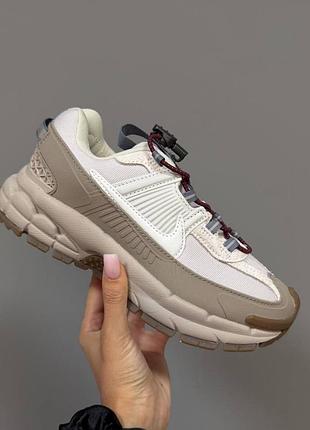 Nike zoom vomero roam
cream taupe