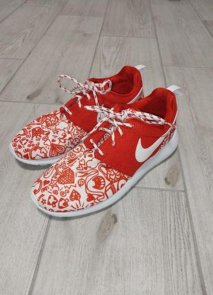 Кросівки жіночі nike roshe run 24 см