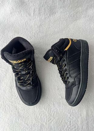 Кросівки хайтопи фірми adidas 35 розміру по устілці 22,5 см.
