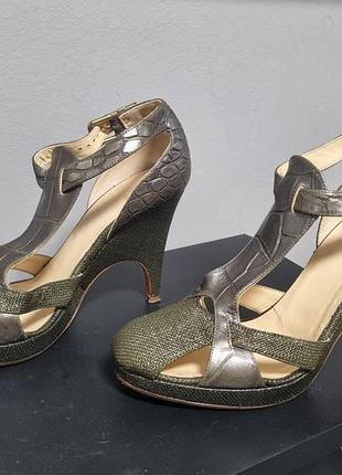 Сандалії versace кольору хакі (оливково-зелені), оригінал
розпродаю свій гардероб