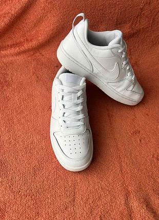 Кросівки фірми nike 39 розмір за устілкою 25,5 см