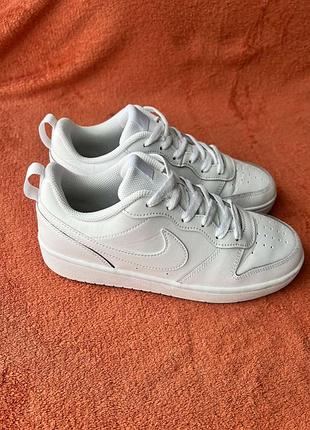Кросівки фірми nike 39 розмір за устілкою 25,5 см