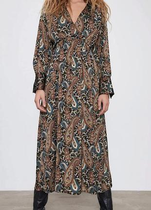 Атласна сукня zara в принт пейслі