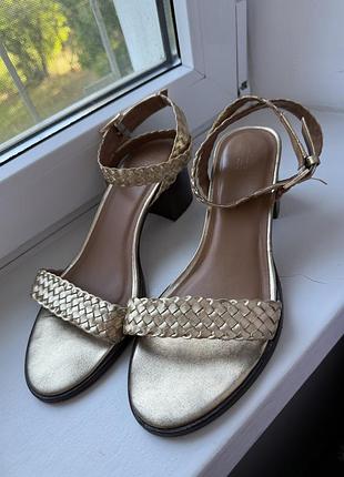Шкіряні босоніжки minnelli 40 р