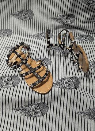 Женские черные босоножки c.m paris 39 р. с заклепками шипами гладиаторы