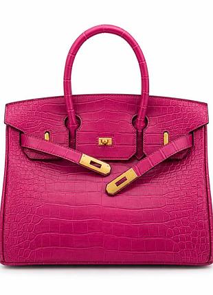 Жіноча рожева сумка birkin під крокодила з золотою фурнітурою 30×24×15 см