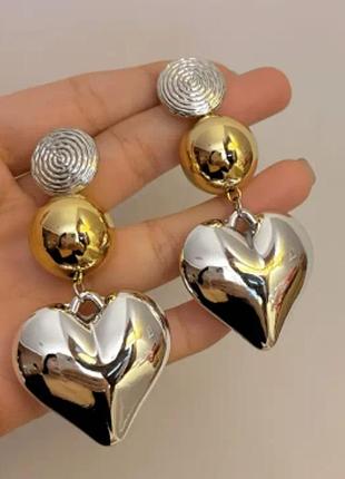 Сережки love у золотому та срібному кольорі
