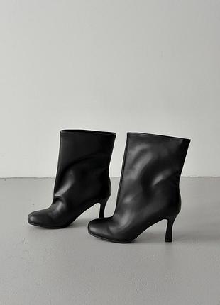 Черные ботильоны с анатомическим мысом в стиле barefoot