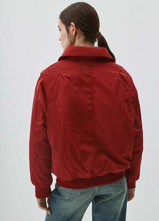 Красный бомбер от h&amp;m.