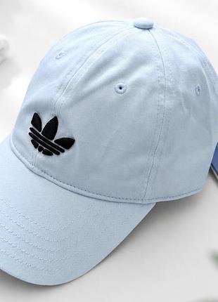Біла бейсболка adidas