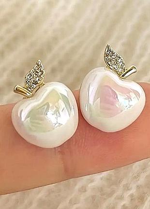 Сережки женские на каждый день белые яблочки