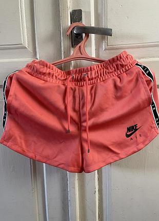 Шорти жіночі nike нові з німеччини
