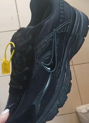 Кросівки від бренду nike