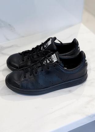 Кросівки adidas pp 36 устілка 23 см шкіра