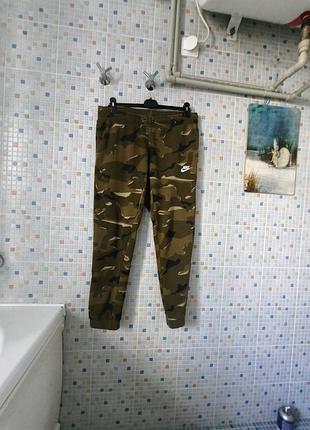 Спортивні штани nike.