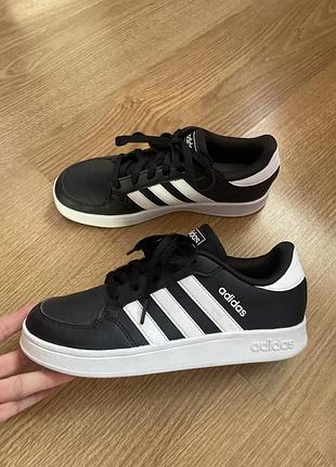 Кеди для хлопця adidas 37,5 розмір