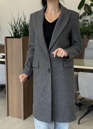 Сіре класичне базове пальто сіре пальто zara базове сіре пряме пальто