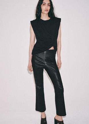 Шкіряні штани-кльош zara чорного кольору