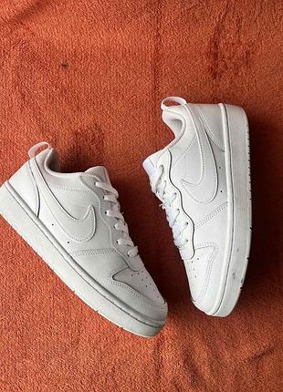 Кросівки фірми nike 39 розмір за устілкою 25,5 см