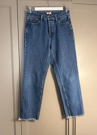 Жіночі джинси tommy jeans, mom fit, укорочені з необробленим краєм 26/32