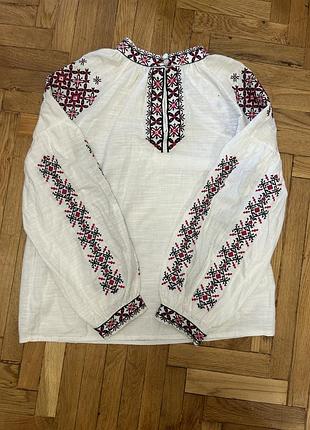 Гарна народна вишиванка