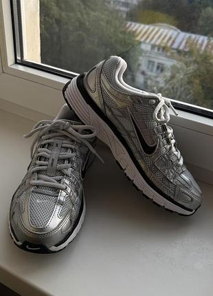 Кросівки nike p-6000 38 срібні metallic silver / black