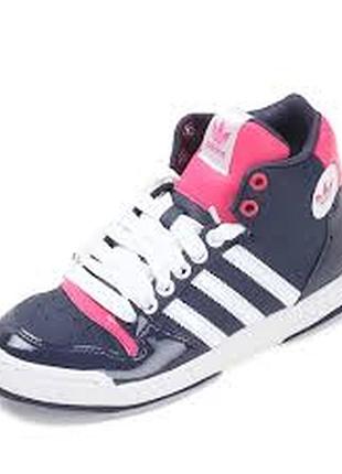 Стильные кроссовки adidas р36 (стелька 22.5см)