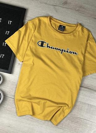Яскрава футболка champion