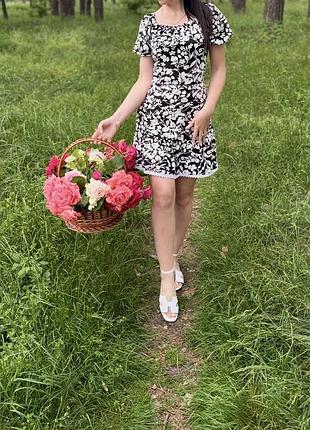 Сукня на шнурівці