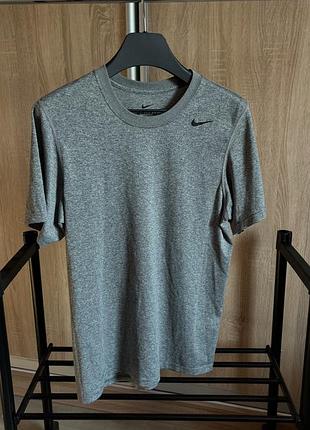 Спортивна футболка nike dri-fit
