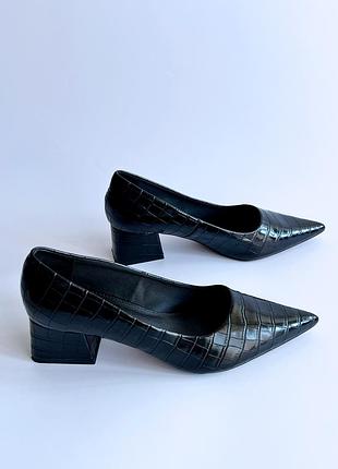 Изысканные лодочки на устойчивом каблуке от asos 🖤