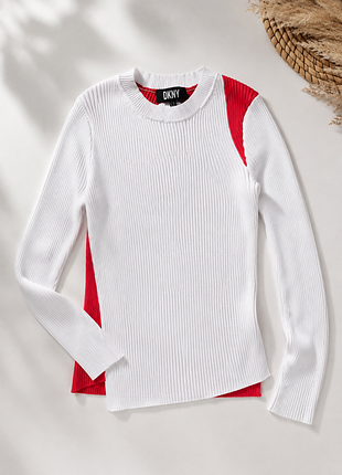 Dkny білий трикотажний асиметричний лонгслів у рубчик з кораловими вставками