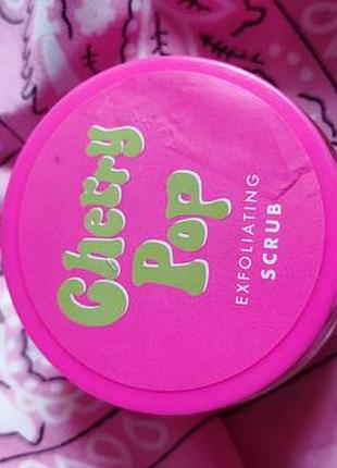 Cherry pop exfoliating scrub (отшелушивающий скраб «вишневой взрыв»).