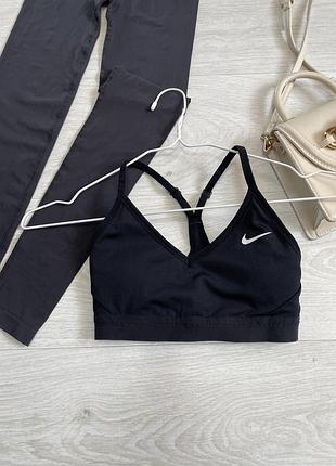 Топ nike з чашками