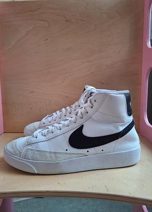 Шикарные кроссовки nike,38,5 размер