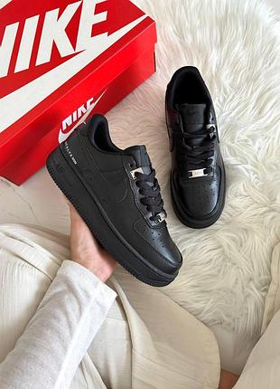 Чоловічі кросівки nike air force 1 low чорні закритий верх