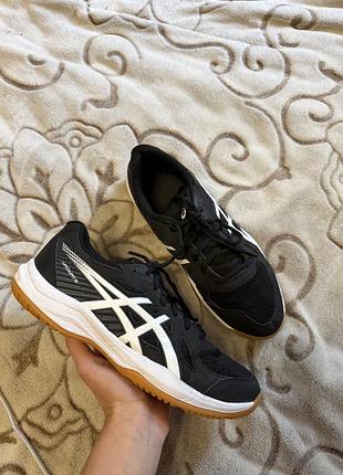 Волейбольні кросівки asics