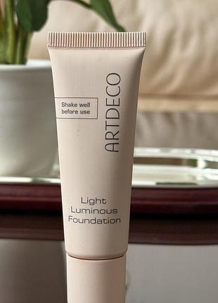 Artdeco light luminous тональна основа для обличчя