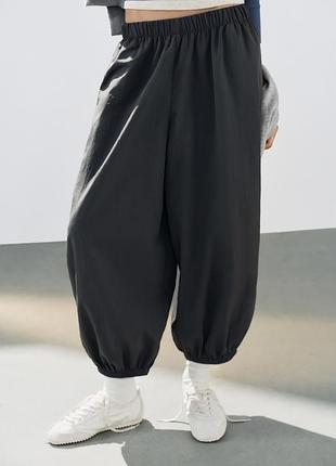 Нейлоновые брюки бомберы от zara