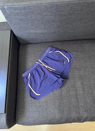 Спортивні шорти nike