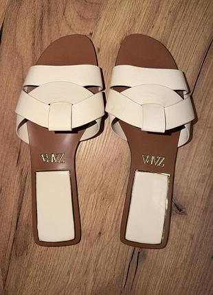 Шкіряні сандалії zara