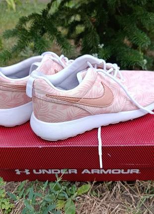 Кросівки жіночі nike