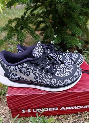 Жіночі кросівки nike