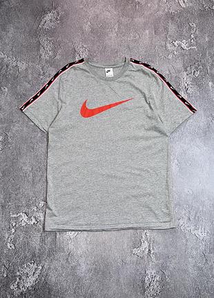 Футболка nike l розмір оригінал сіра з червоним swoosh лампаси чоловіча