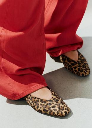 Кожаные балетки с принтом zara