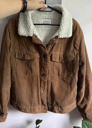 Шерпа куртка на демісезон коричнева вельветова pull&bear l